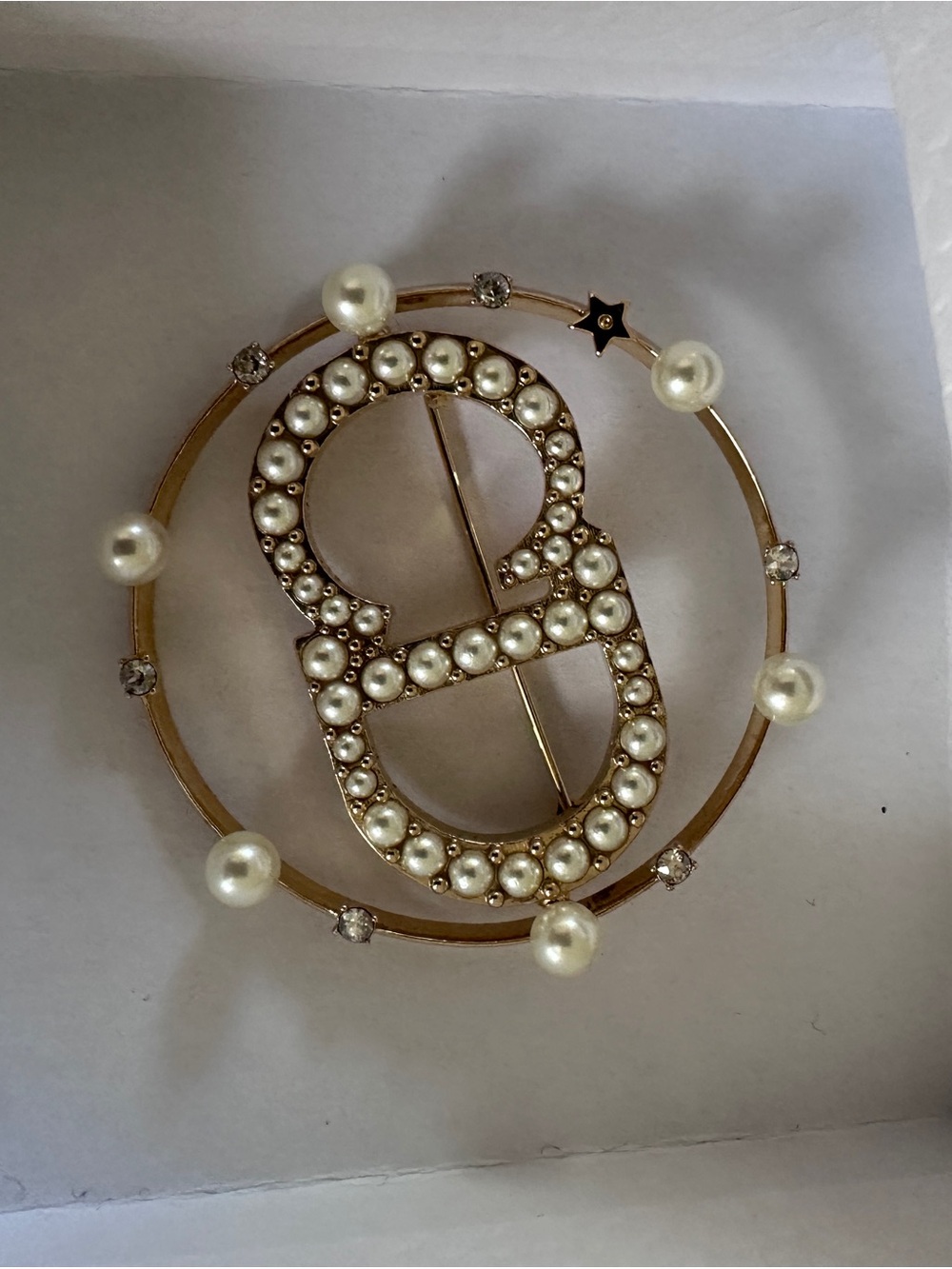 Dior Gold-Tone Pearl & Crystal Double-Loop Brooch - Picture 5 of 14